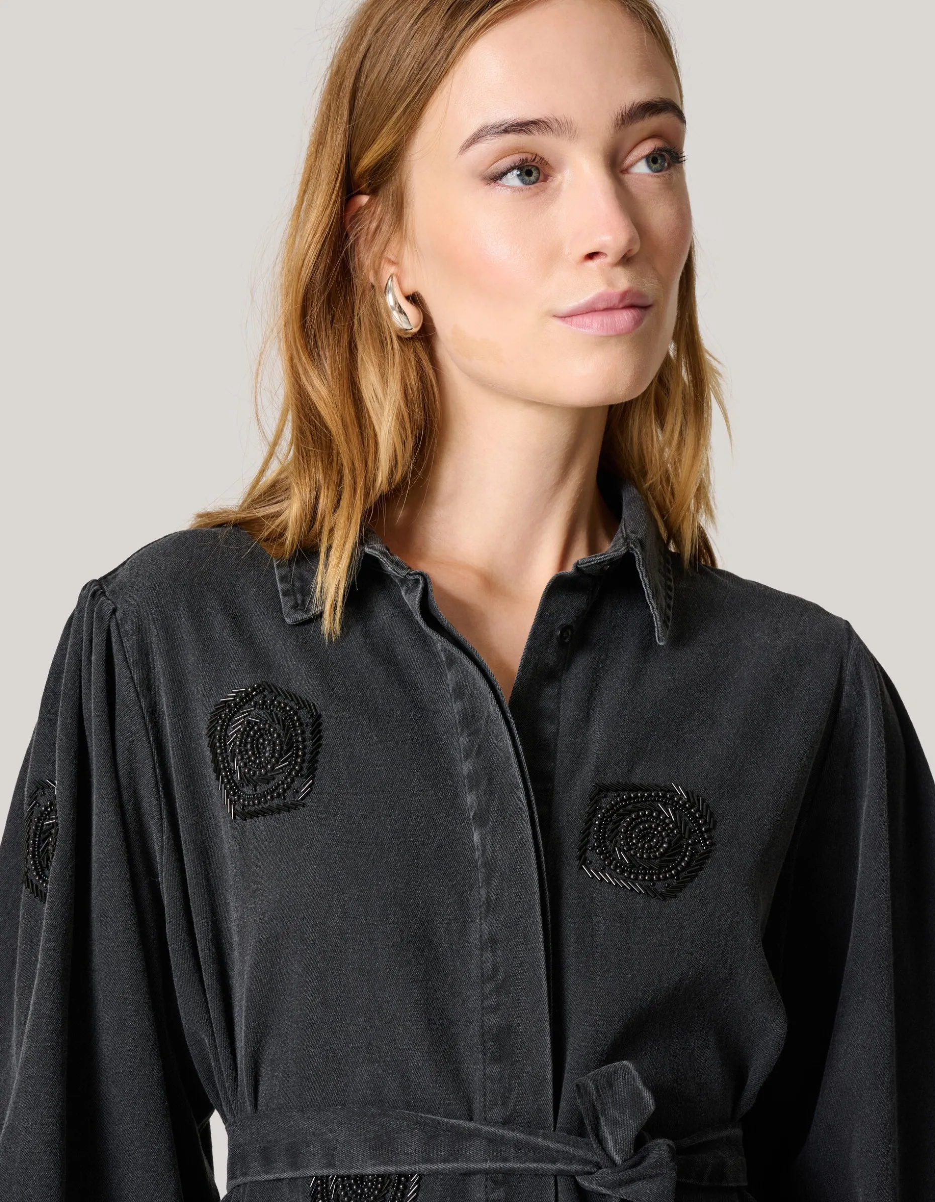 Beaded Flower Blouse Donkergrijs