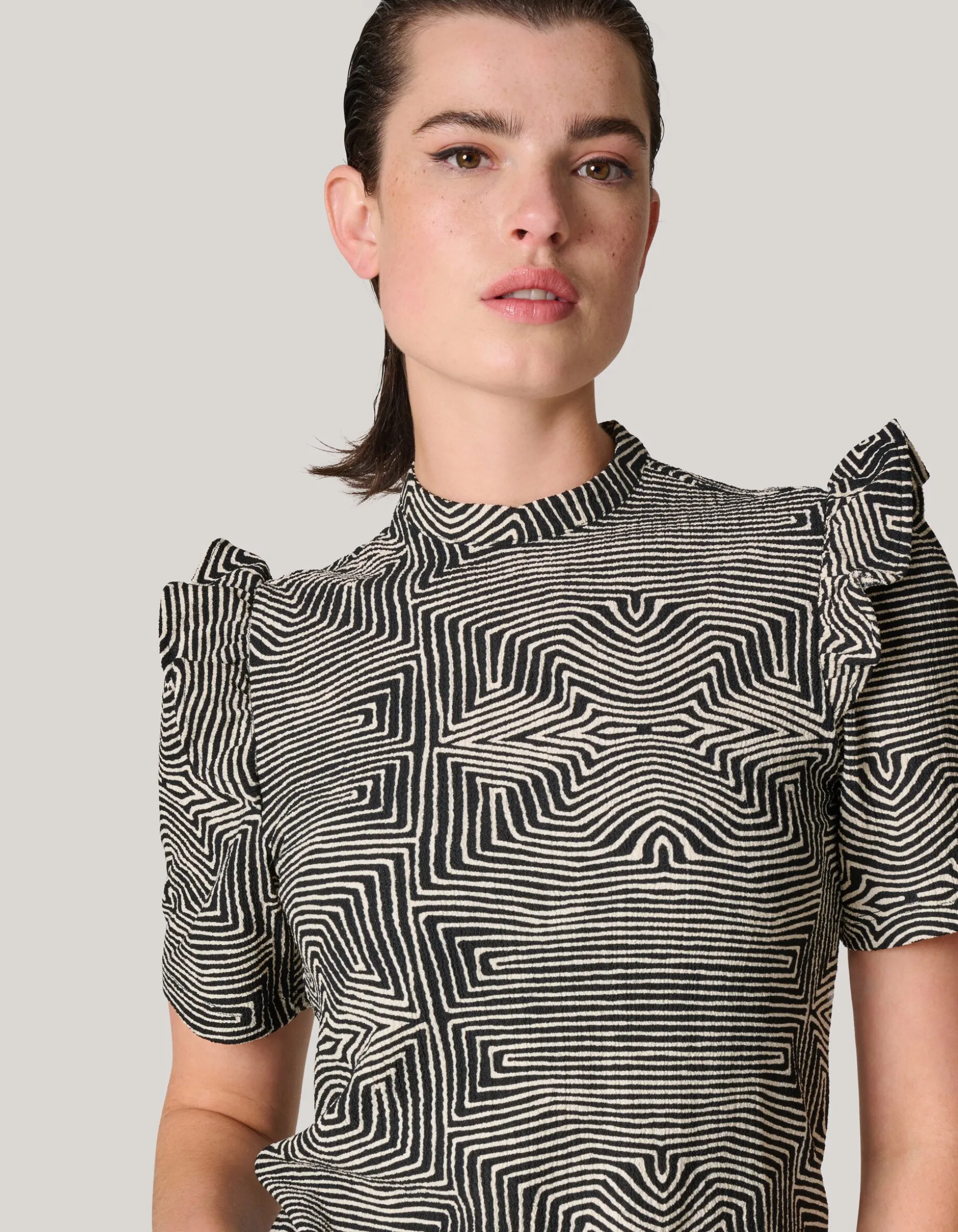 Crinkle Ruffle Top Gebroken Wit/Zwart