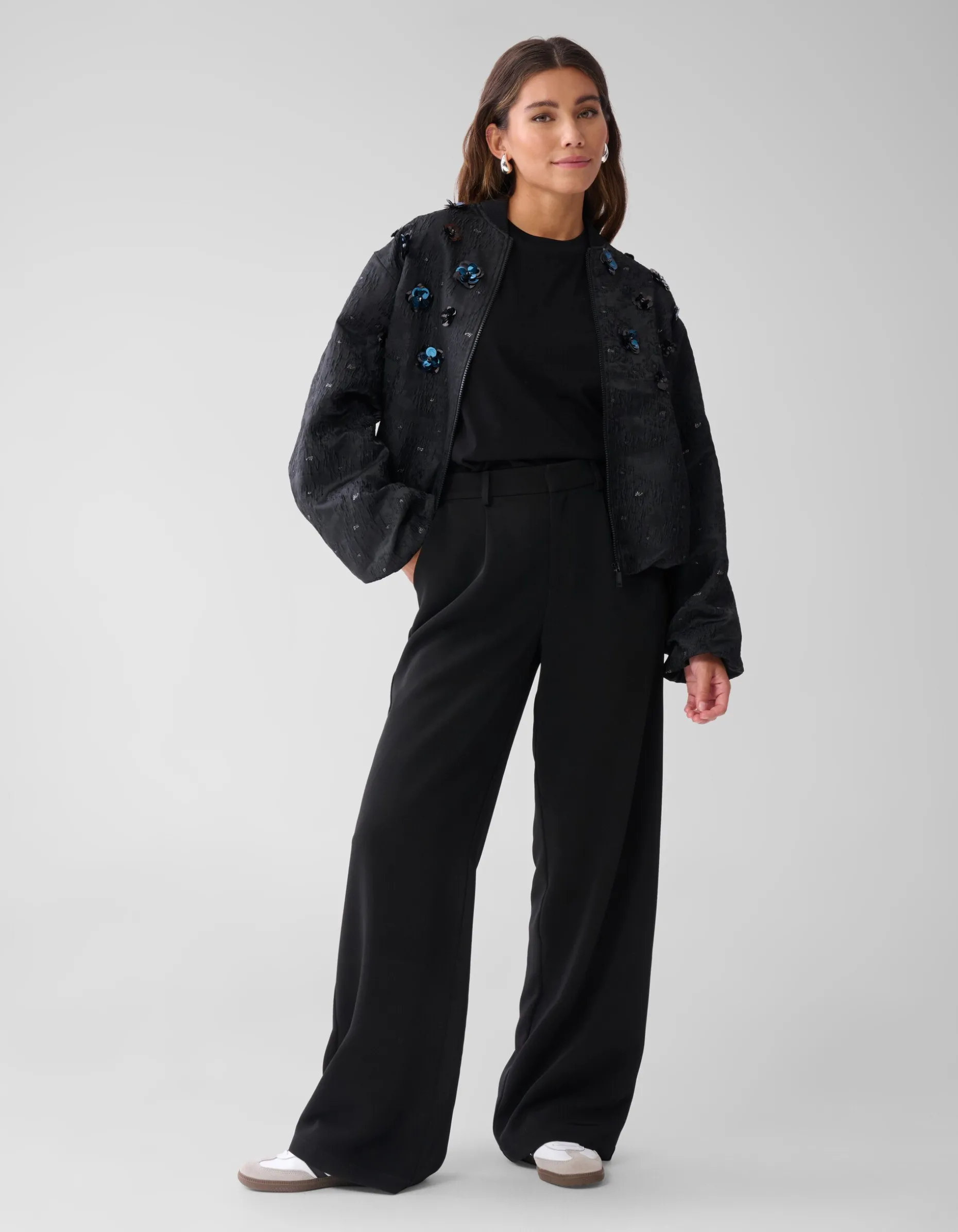 Flower Embellished Bomber Zwart