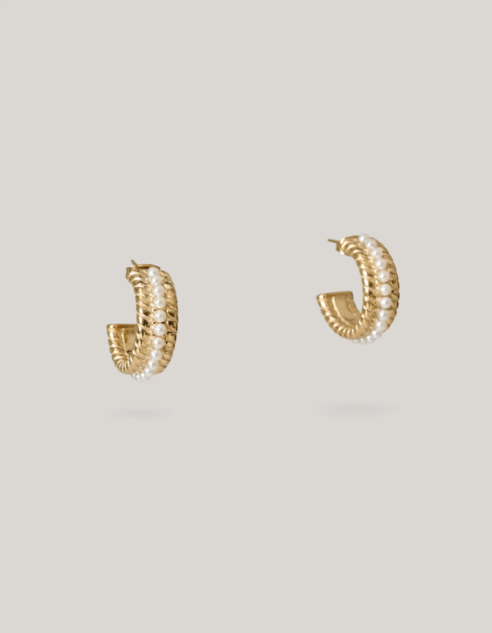 Pearl Oval Hoop Oorbellen Goud