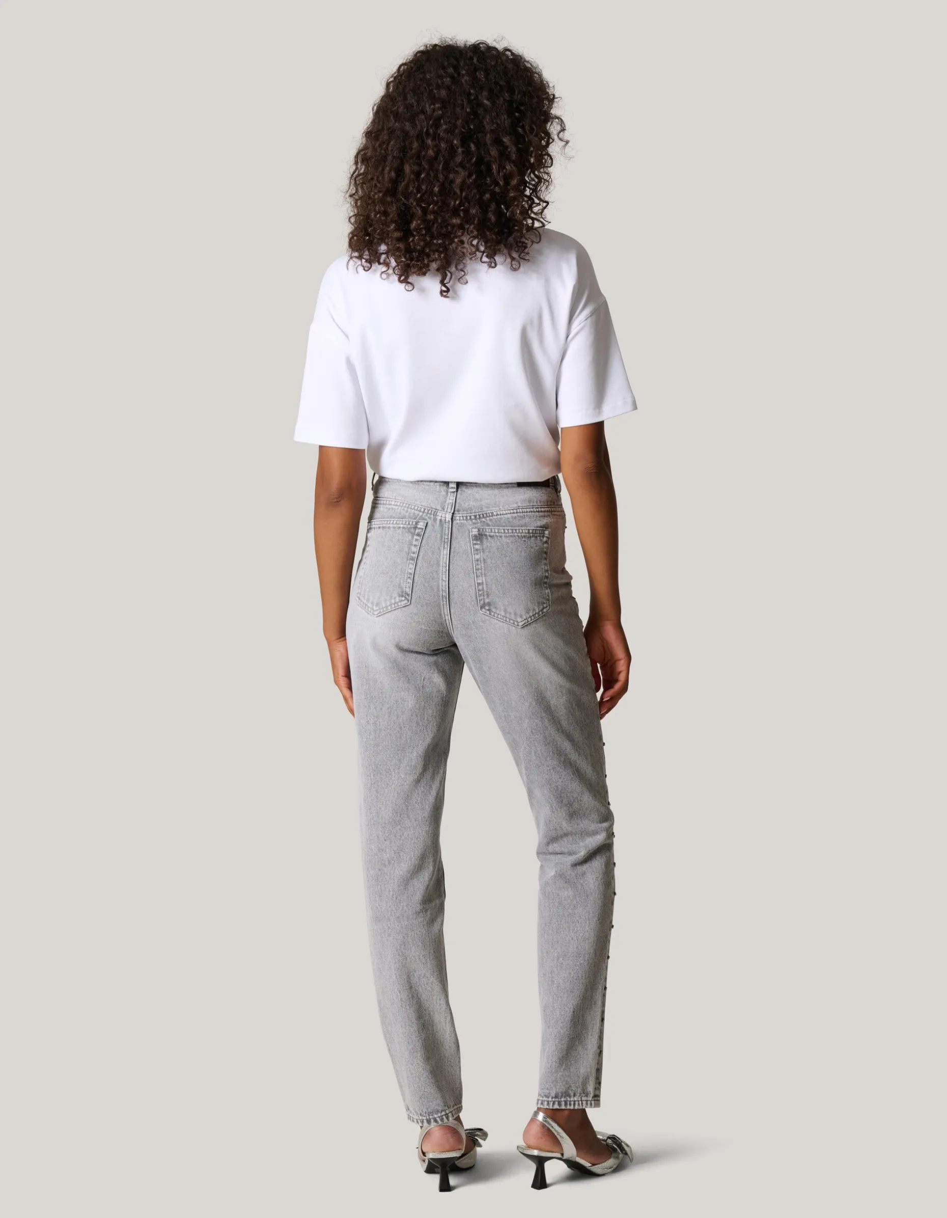 Studs Tapered Fit Jeans Grijs