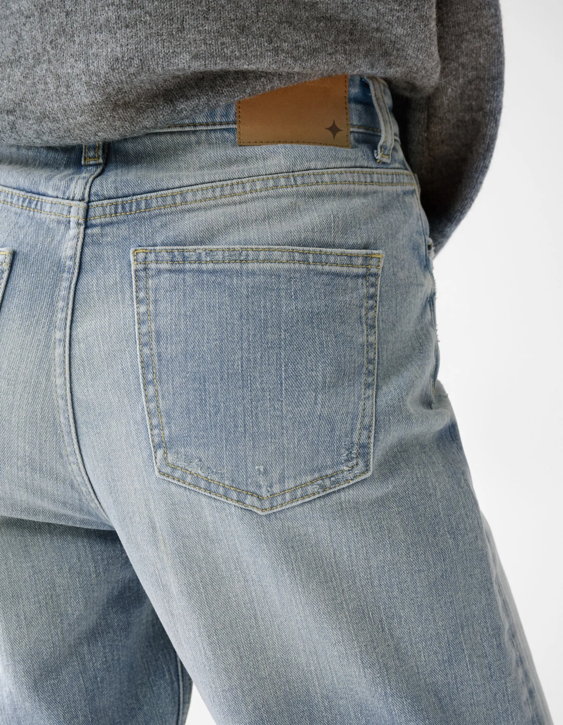 Wide Leg Fit Jeans Bleached By Fred